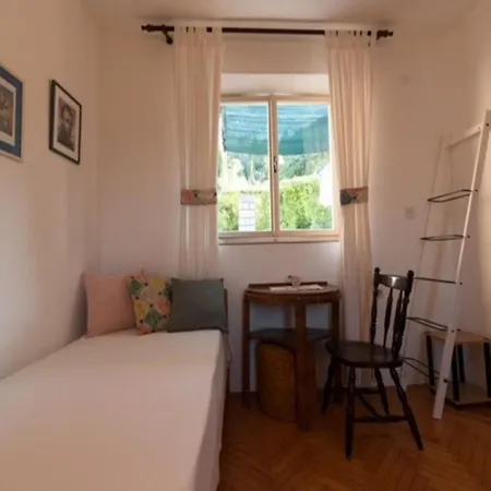 Authentic Island House With Sea View 펜션 룸바르다