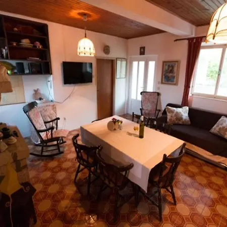 Authentic Island House With Sea View 룸바르다
