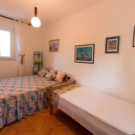 Authentic Island House With Sea View 펜션 룸바르다
